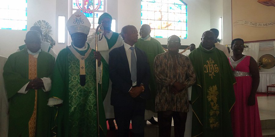 Cameroun : le président de la CAF offre près de 115 millions de Fcfa à l’église catholique romaine