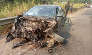 Lepave Dune Des Voitures Impliquees Dans Cet Accident, Cameroun Actuel
