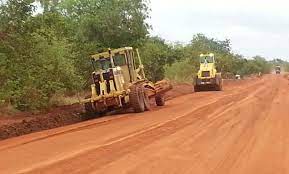 Route Ebolowa-Akom-Kribi : le Cameroun prête près de 130 milliards de F à Standard Chartered Bank Londres